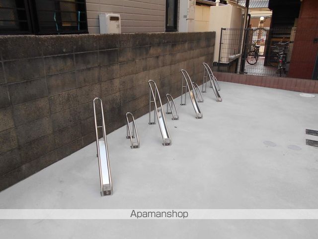 CROUD甲子園里中町の玄関写真
