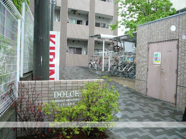 ドルチェ東新宿の玄関写真