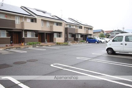広島県府中市高木町[2DK/46.49m2]の駐車場3