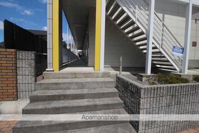 レオパレスアイの玄関写真