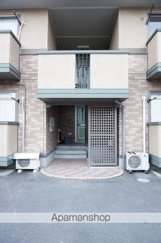 リヴェール チカ A棟の玄関写真