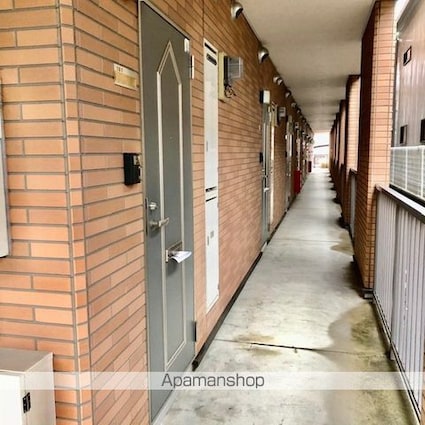 ブルージュⅢ[1K/29.81m2]のエントランス2