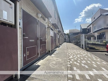 レオパレスウィング[1K/26.08m2]のエントランス