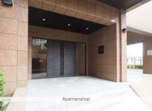 レジディア島津山の玄関写真