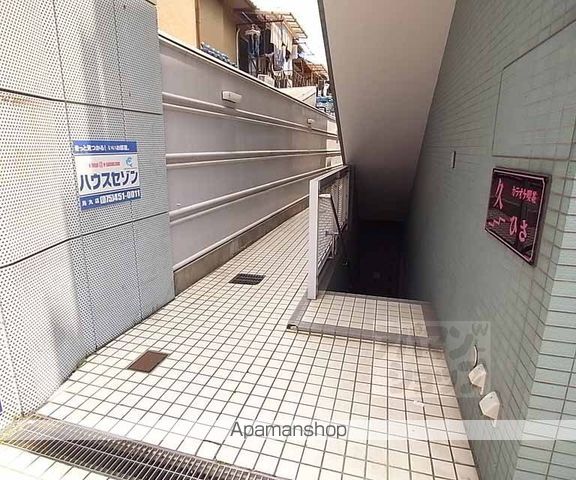 AZビルの玄関写真