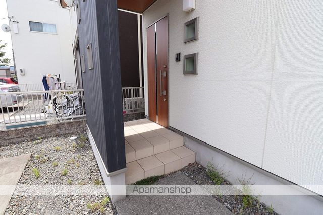 身延線 竪堀駅 徒歩13分 2階建 築11年の玄関写真