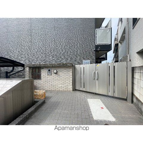 レオパレスSHISUI A棟の玄関写真