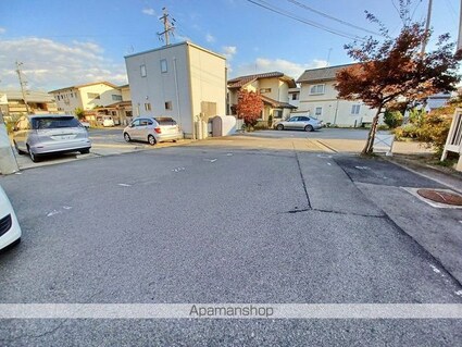 タウニイ宮沖Ａ[2K/42.6m2]の駐車場