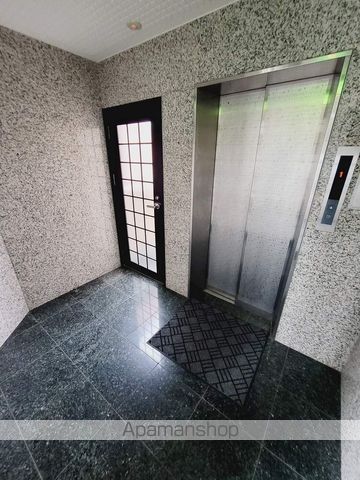 祇園尾前ビルの玄関写真