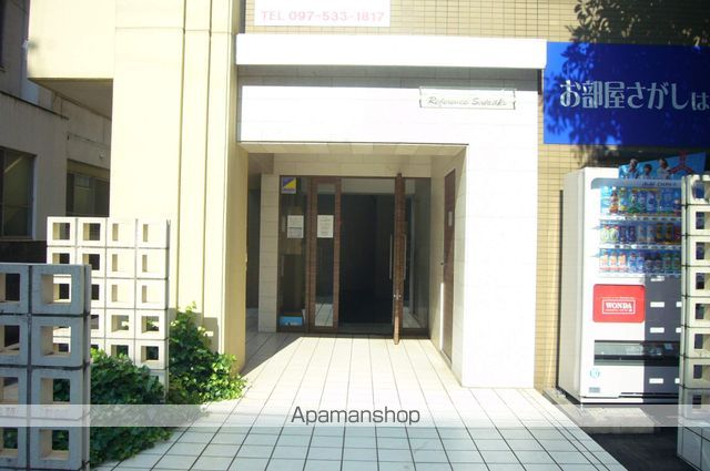 リファレンス城崎の玄関写真