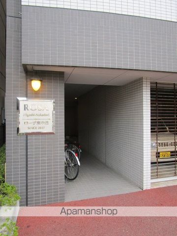ローザ東中通の玄関写真