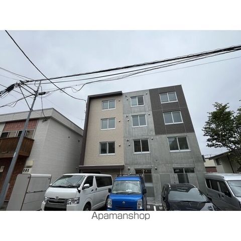 エアフォルク学園前の玄関写真