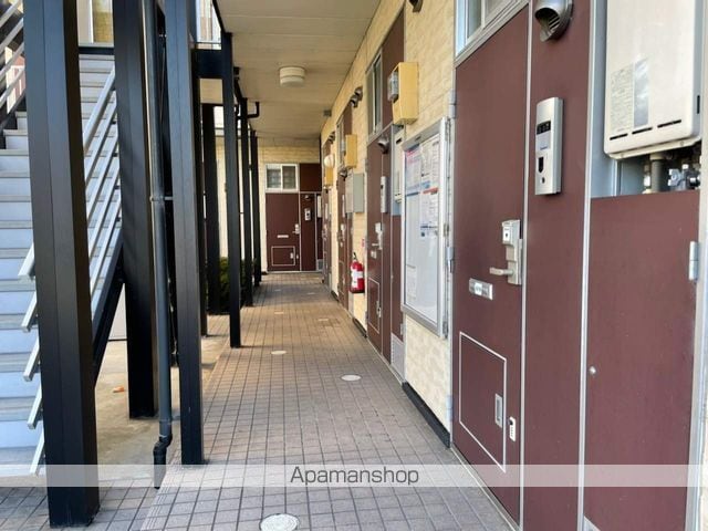 レオパレスエルヴェールIIIの玄関写真