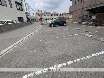 フィオーレ野崎[1DK/35.35m2]の駐車場