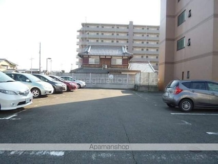 滋賀県草津市西渋川１丁目[1K/26.4m2]の駐車場