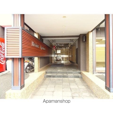 プレシャスアパートメントの玄関写真