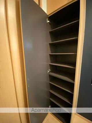 リビングタウン伏石Ａ・Ｂ棟[1LDK/33.39m2]の玄関