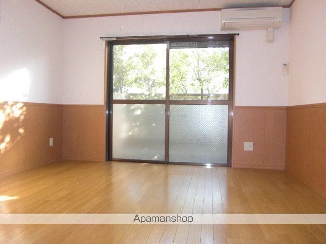 ロイヤルハイツ東八の内装写真