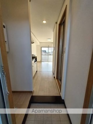 エステート鵯[1R/18.9m2]の玄関