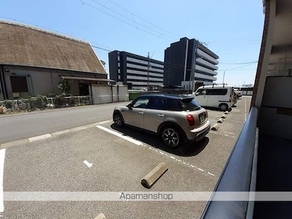 グランド・メール[2LDK/66.81m2]の駐車場2