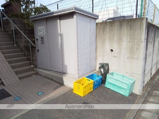 レオパレス徳丸ヒルズの玄関写真