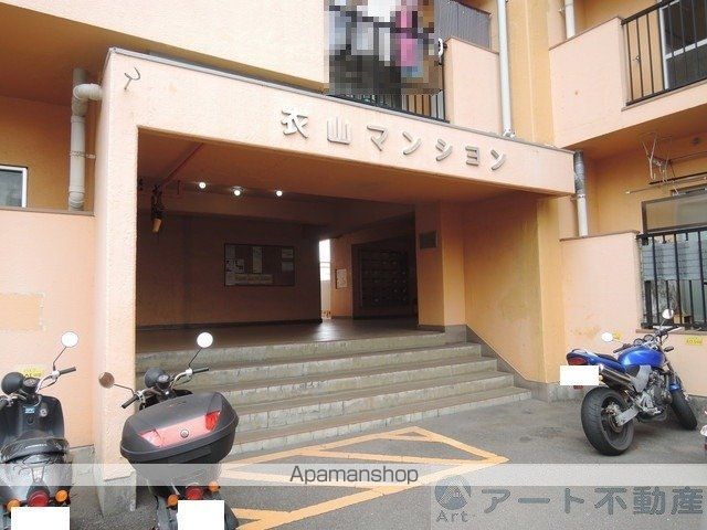 衣山第1マンションの玄関写真