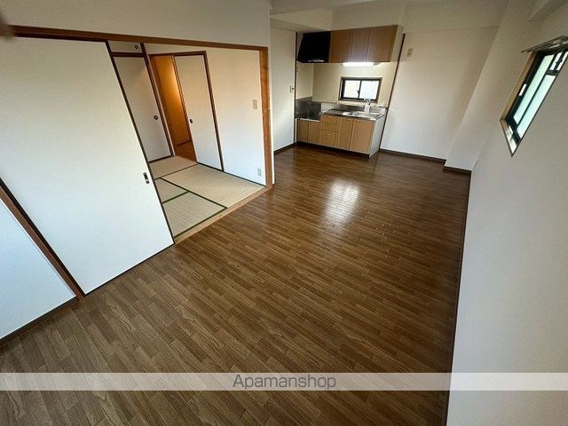 AT HOMEの内装写真