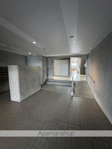 モデラートシティの玄関写真