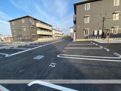 ユニヴェール　Ｂ棟[1LDK/37.78m2]の駐車場