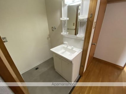 香川県高松市牟礼町牟礼[2LDK/57m2]の洗面所