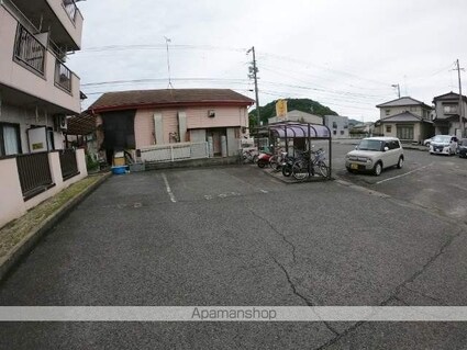 エメローズ中津原[1K/22.5m2]の駐車場1