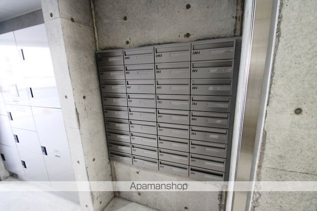 ラグゼ新大阪南の玄関写真