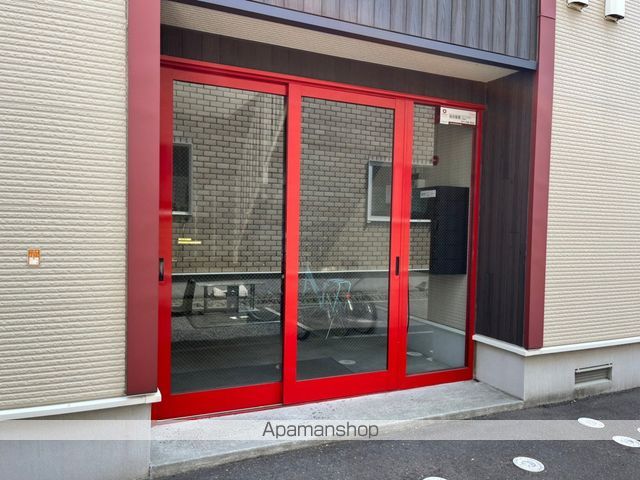 ターフ・アベニュー八軒の玄関写真