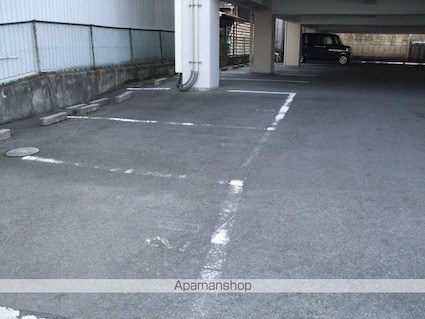 あいビル本町[1DK/35.17m2]の駐車場1