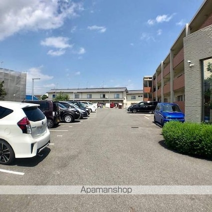 セレステユノ[2LDK/60.5m2]の駐車場