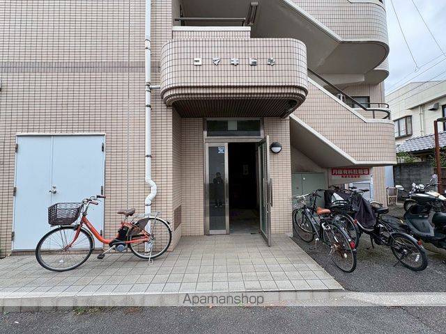 コマキビルの玄関写真