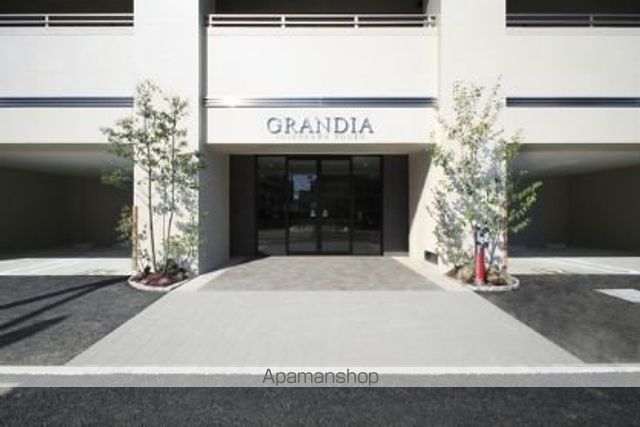GRANDIA白川公園の玄関写真