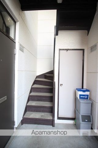 円山ホワイトハイツの玄関写真