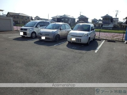 メゾン・ド・ピア[1K/28.56m2]の駐車場