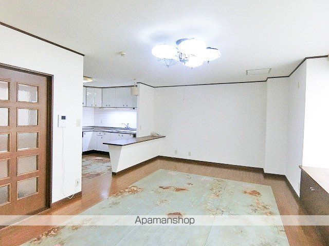 札幌市南区 3階建 築38年の内装写真