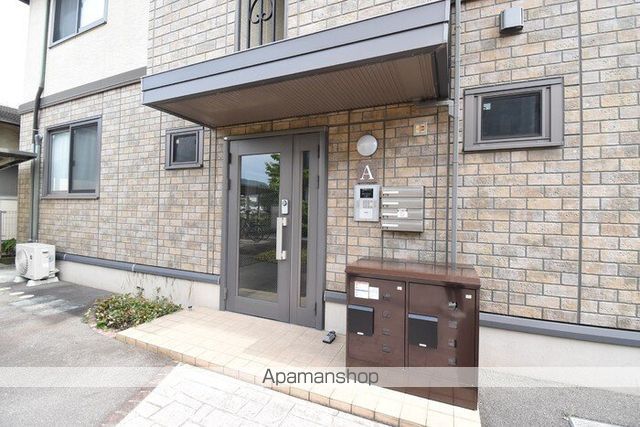 ルーチェ A棟の玄関写真