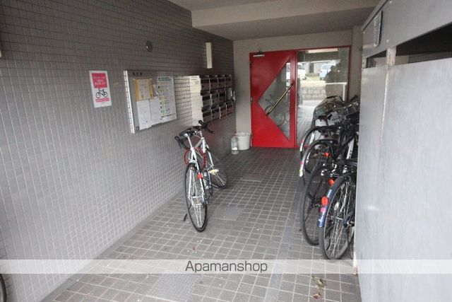 カーサ駅前の玄関写真