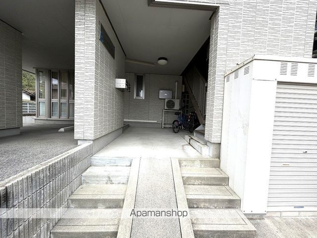 コートヤードの玄関写真
