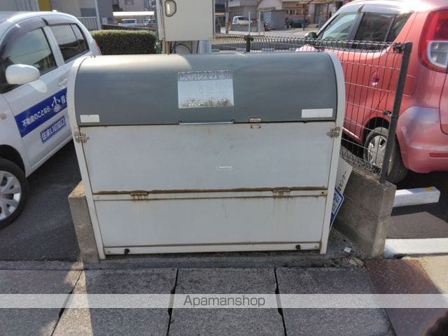 レオパレスファインパルの玄関写真
