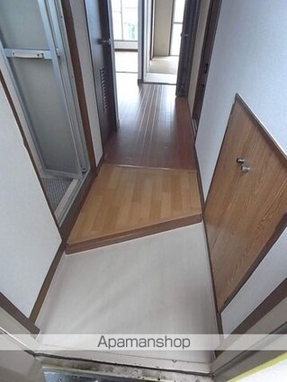 西岡ビル[3K/42.87m2]の玄関