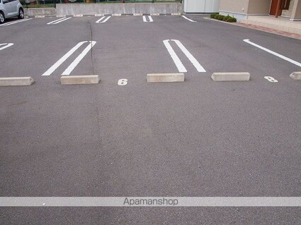 長野県伊那市西箕輪[1LDK/46.79m2]の駐車場2