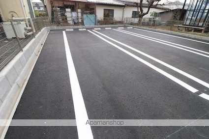 アクシィヴＶＩ[3LDK/65.49m2]の駐車場