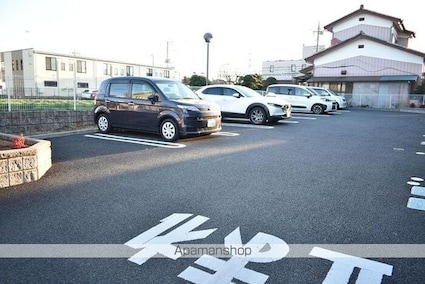 ルミナステラス[2LDK/61.53m2]の駐車場