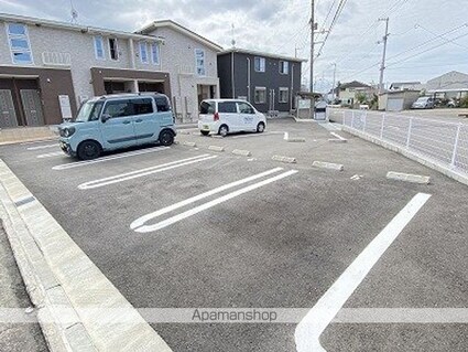 愛媛県新居浜市沢津町２丁目[1R/30m2]の駐車場