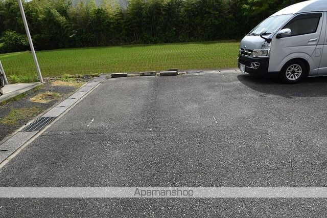 サンヒルズＫ１[1K/23.77m2]の駐車場